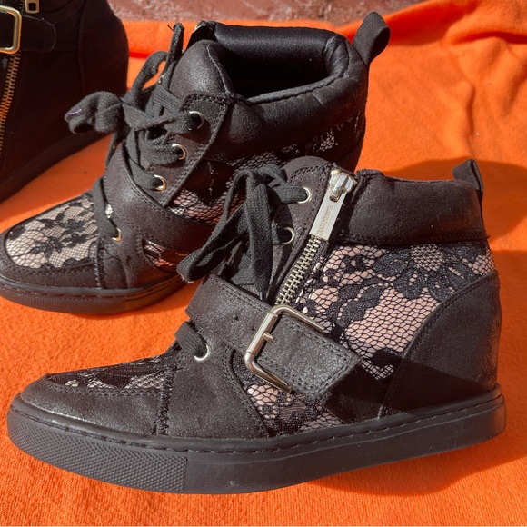 2 boots jennifer lopez lace and xhilaration🤩🤩 - Picture 2 of 13